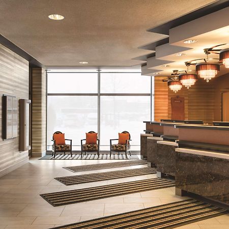 Coast Edmonton Plaza Hotel By Apa Экстерьер фото
