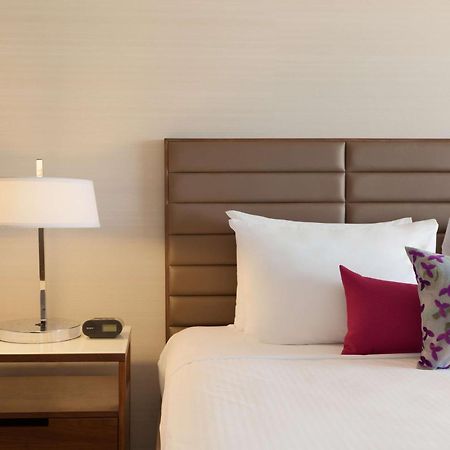 Coast Edmonton Plaza Hotel By Apa Экстерьер фото