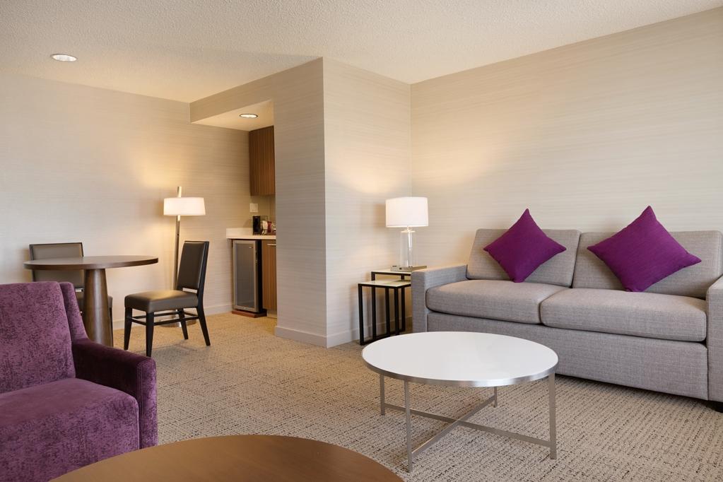 Coast Edmonton Plaza Hotel By Apa Номер фото