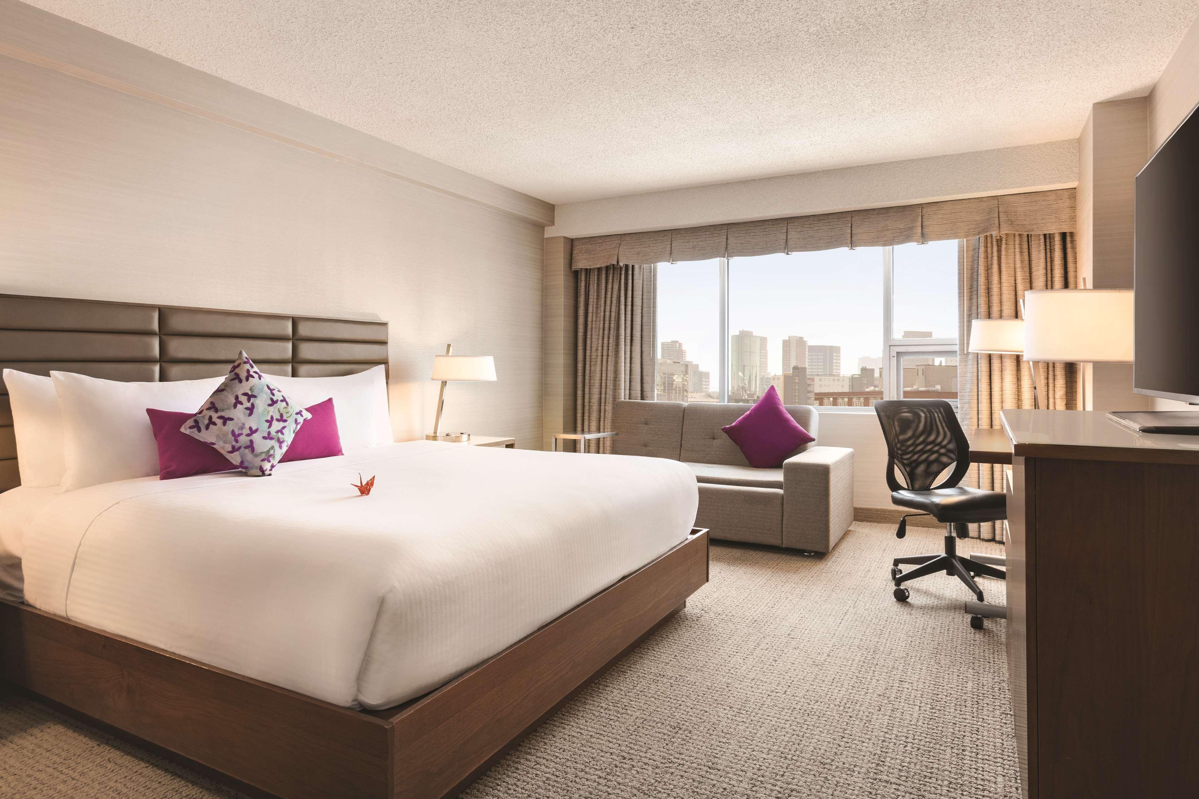 Coast Edmonton Plaza Hotel By Apa Экстерьер фото