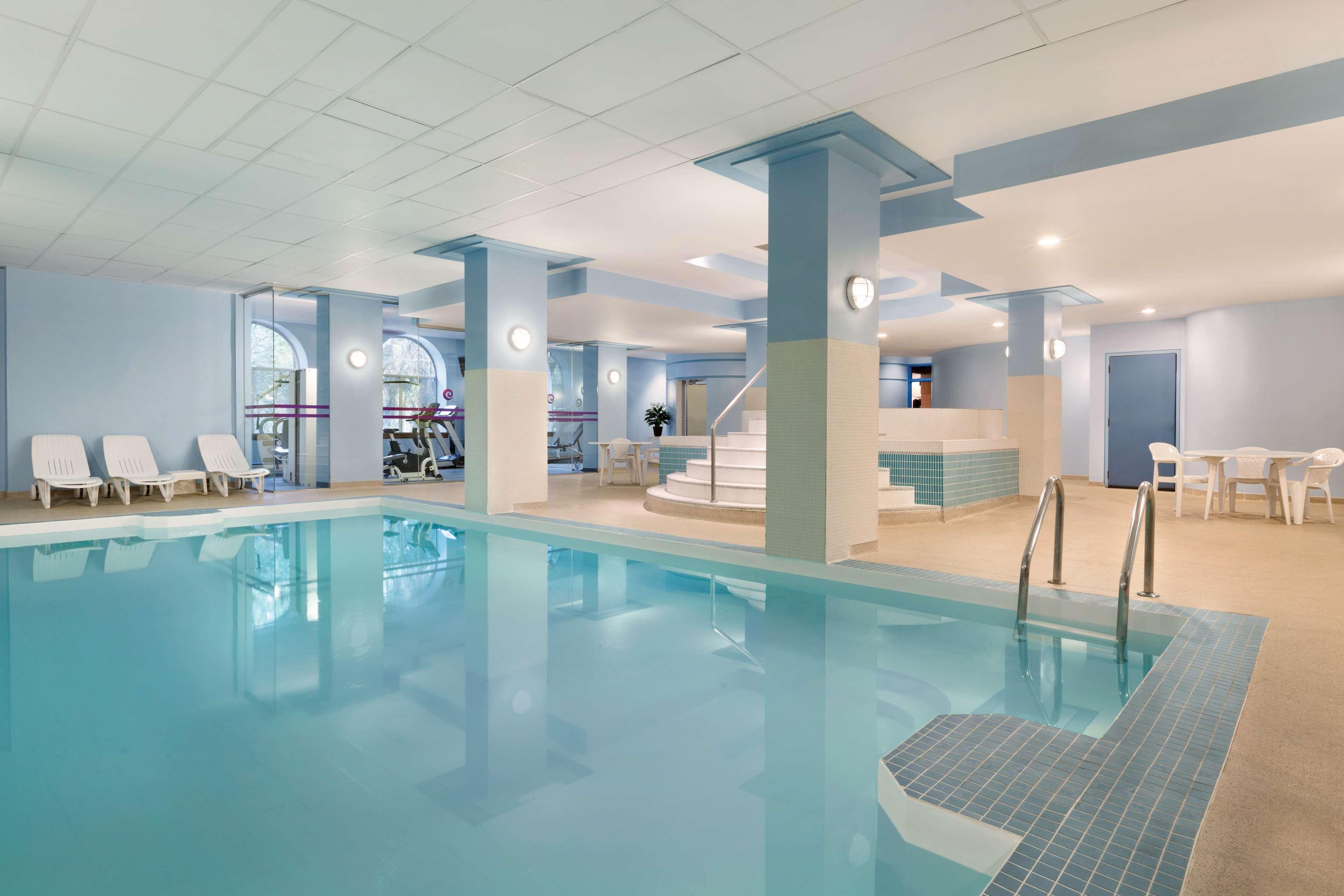Coast Edmonton Plaza Hotel By Apa Экстерьер фото