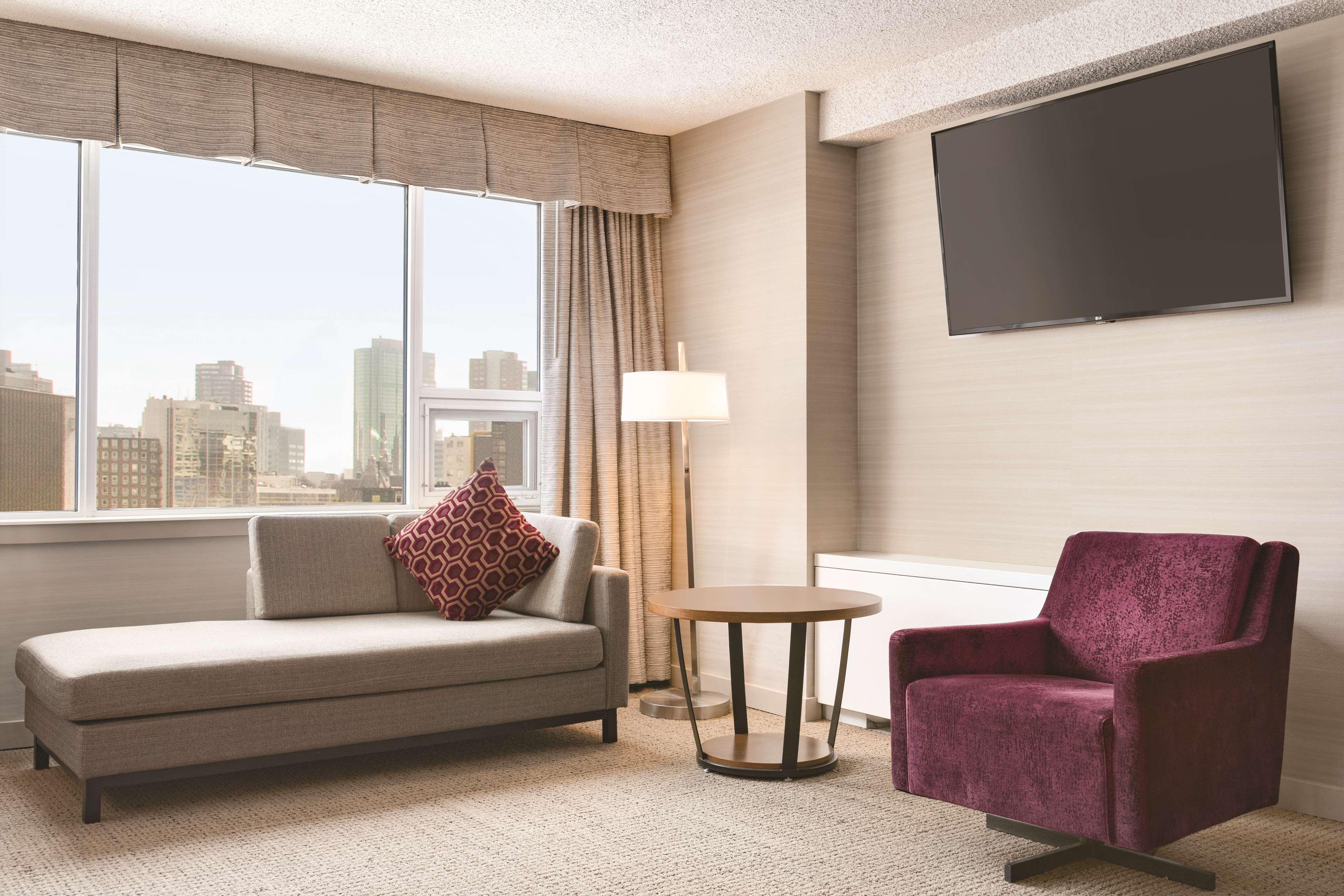 Coast Edmonton Plaza Hotel By Apa Экстерьер фото