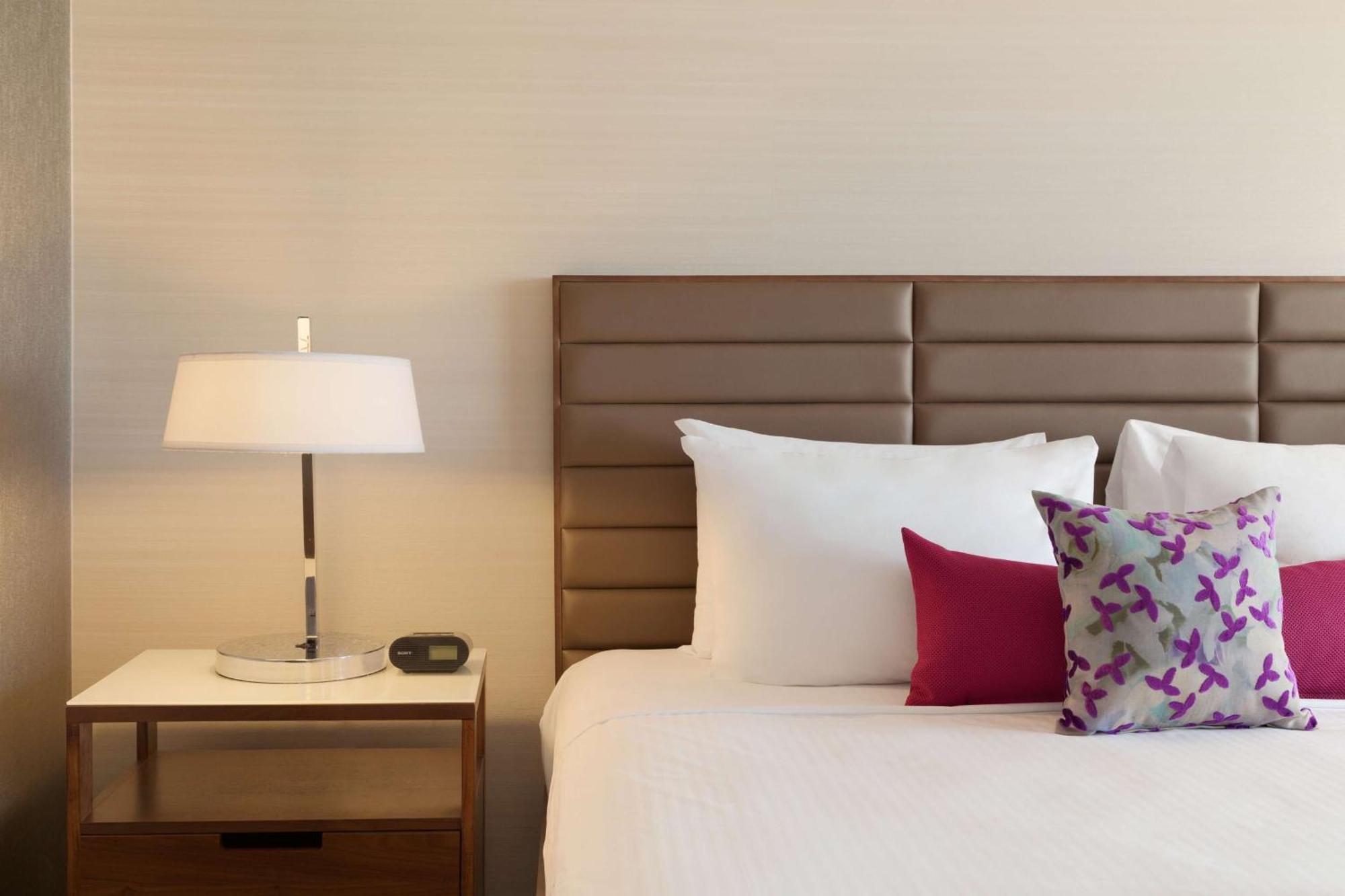 Coast Edmonton Plaza Hotel By Apa Экстерьер фото
