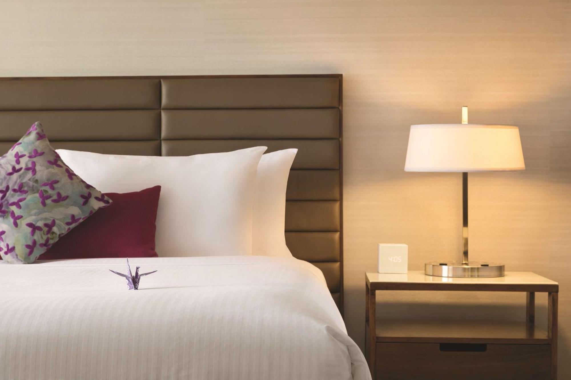 Coast Edmonton Plaza Hotel By Apa Экстерьер фото