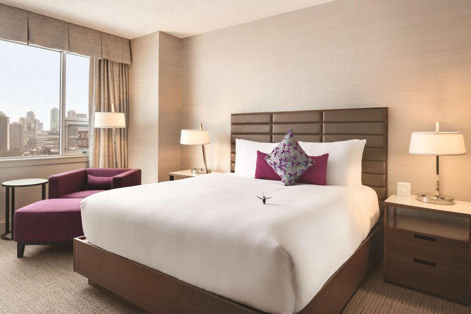 Coast Edmonton Plaza Hotel By Apa Экстерьер фото