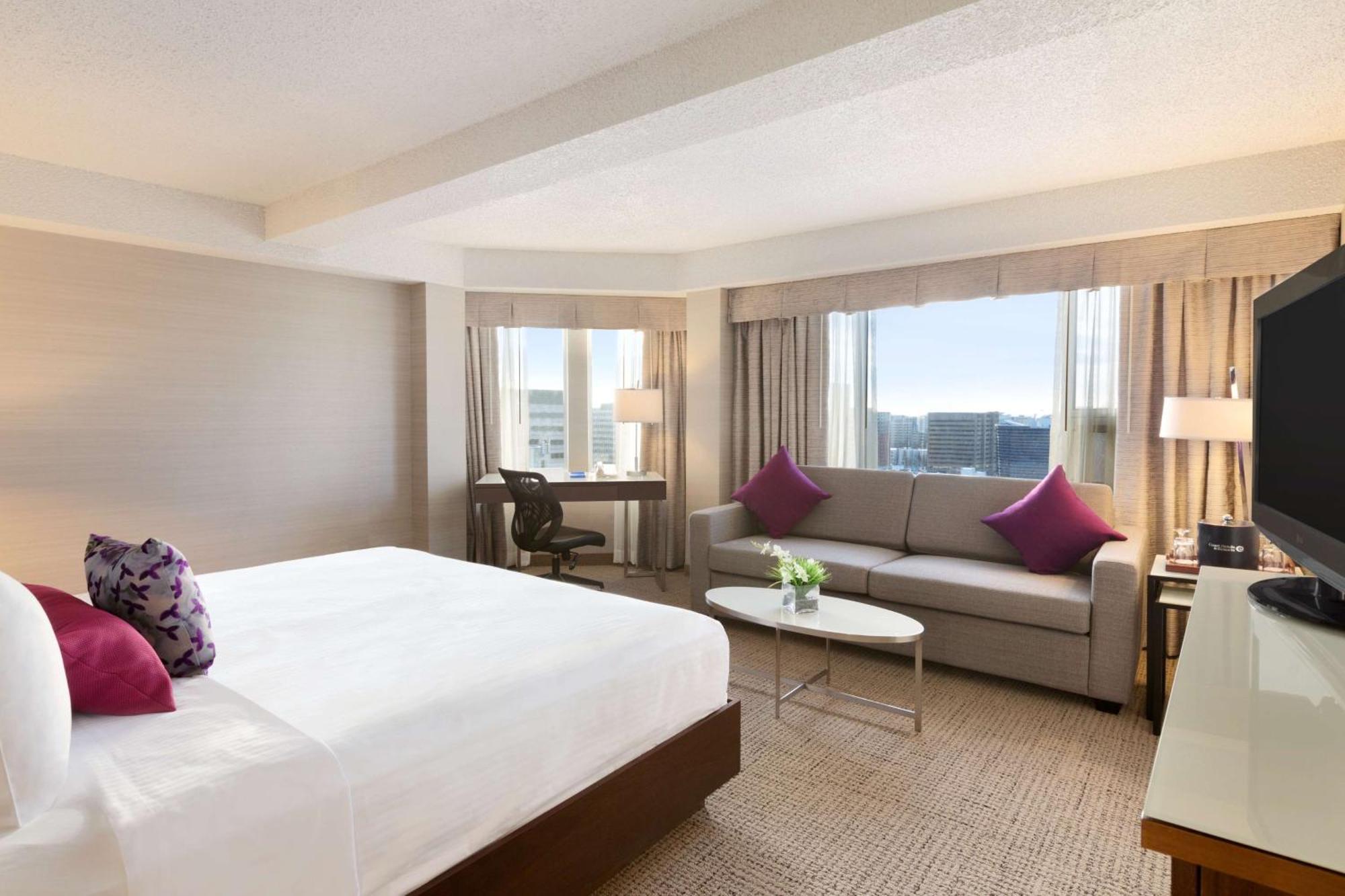 Coast Edmonton Plaza Hotel By Apa Экстерьер фото
