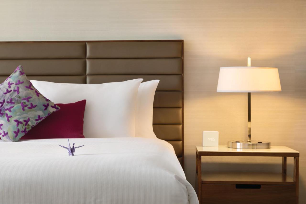 Coast Edmonton Plaza Hotel By Apa Экстерьер фото