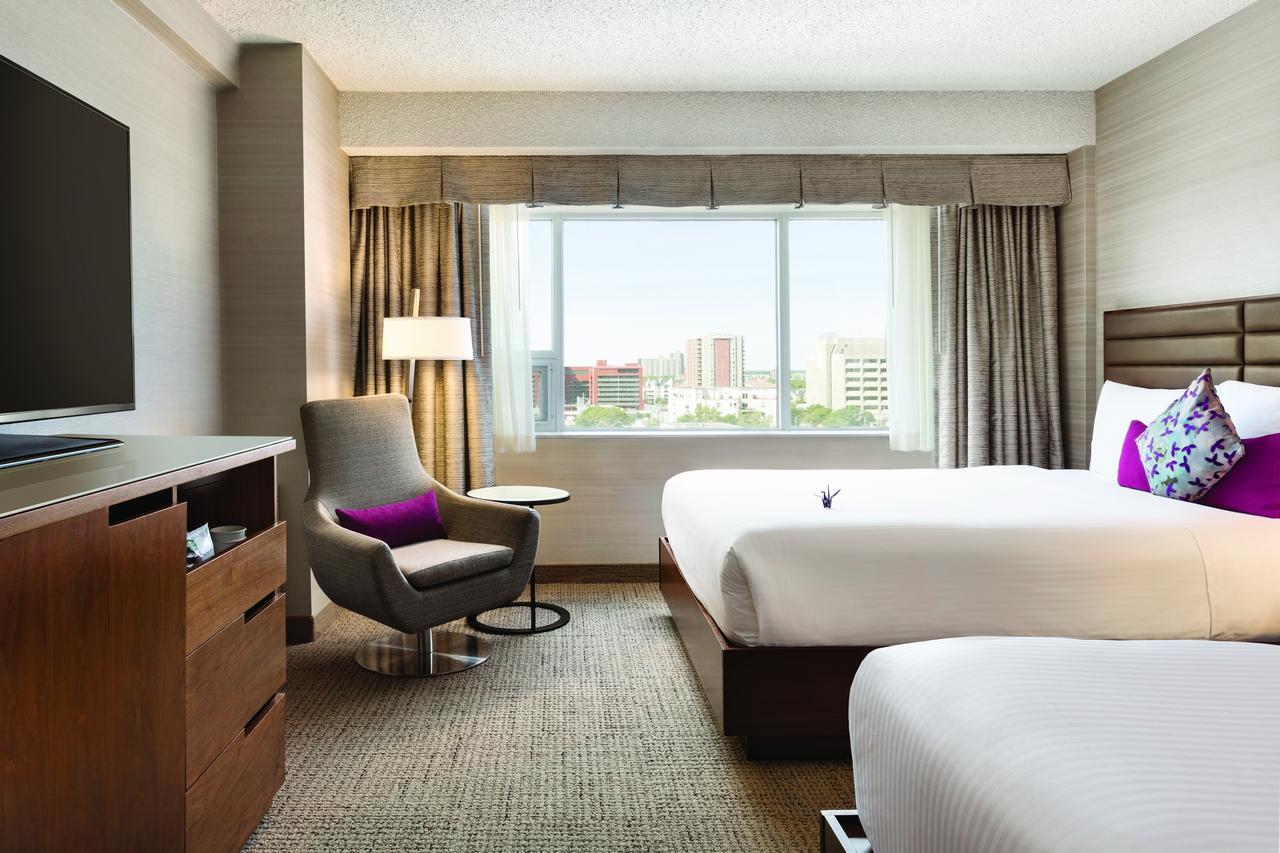 Coast Edmonton Plaza Hotel By Apa Экстерьер фото