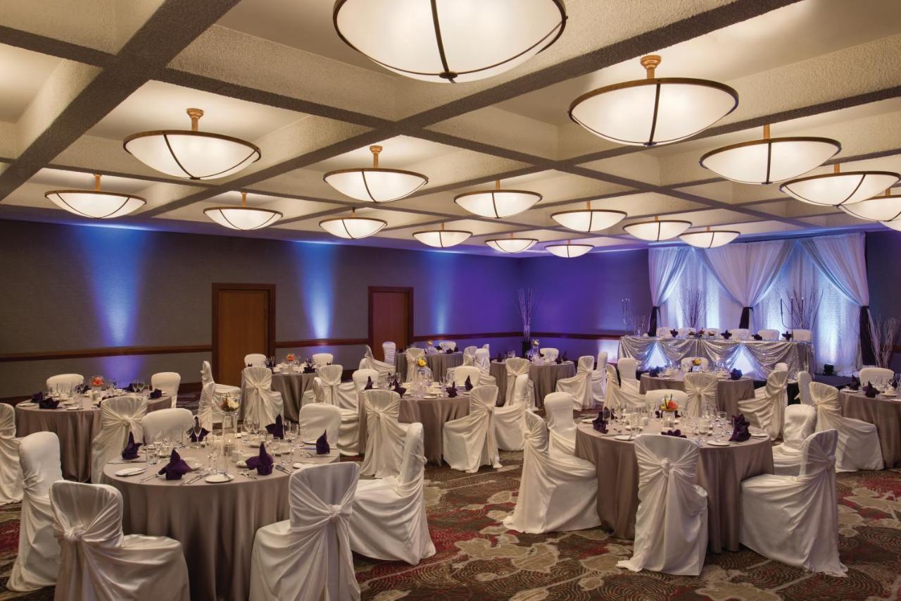 Coast Edmonton Plaza Hotel By Apa Экстерьер фото