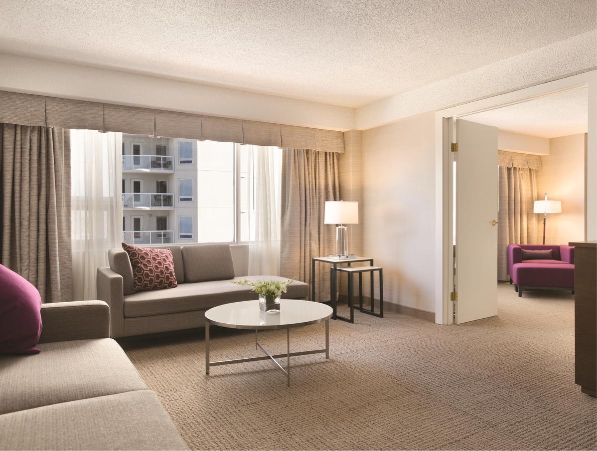 Coast Edmonton Plaza Hotel By Apa Экстерьер фото