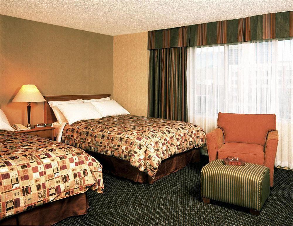 Coast Edmonton Plaza Hotel By Apa Экстерьер фото